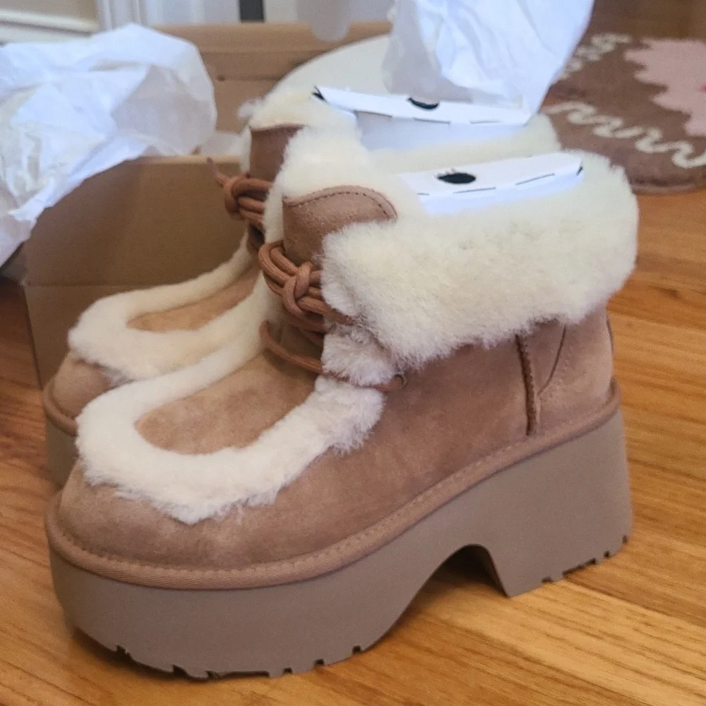 Ugg Esmee Lace Up Platform Boots 💗 HTF